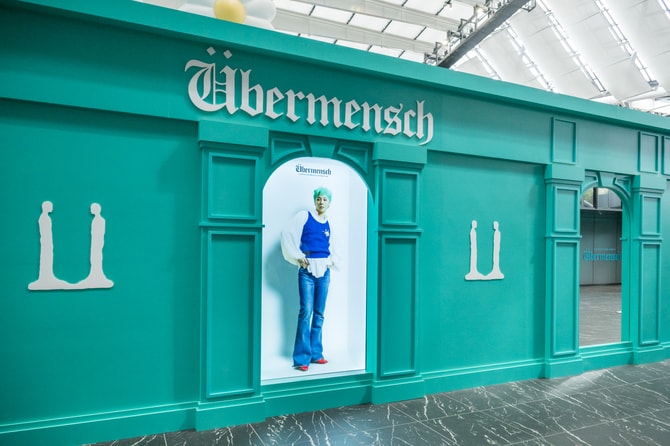 初の大規模メディア展示「G-DRAGON MEDIA EXHIBITION : Übermensch」を