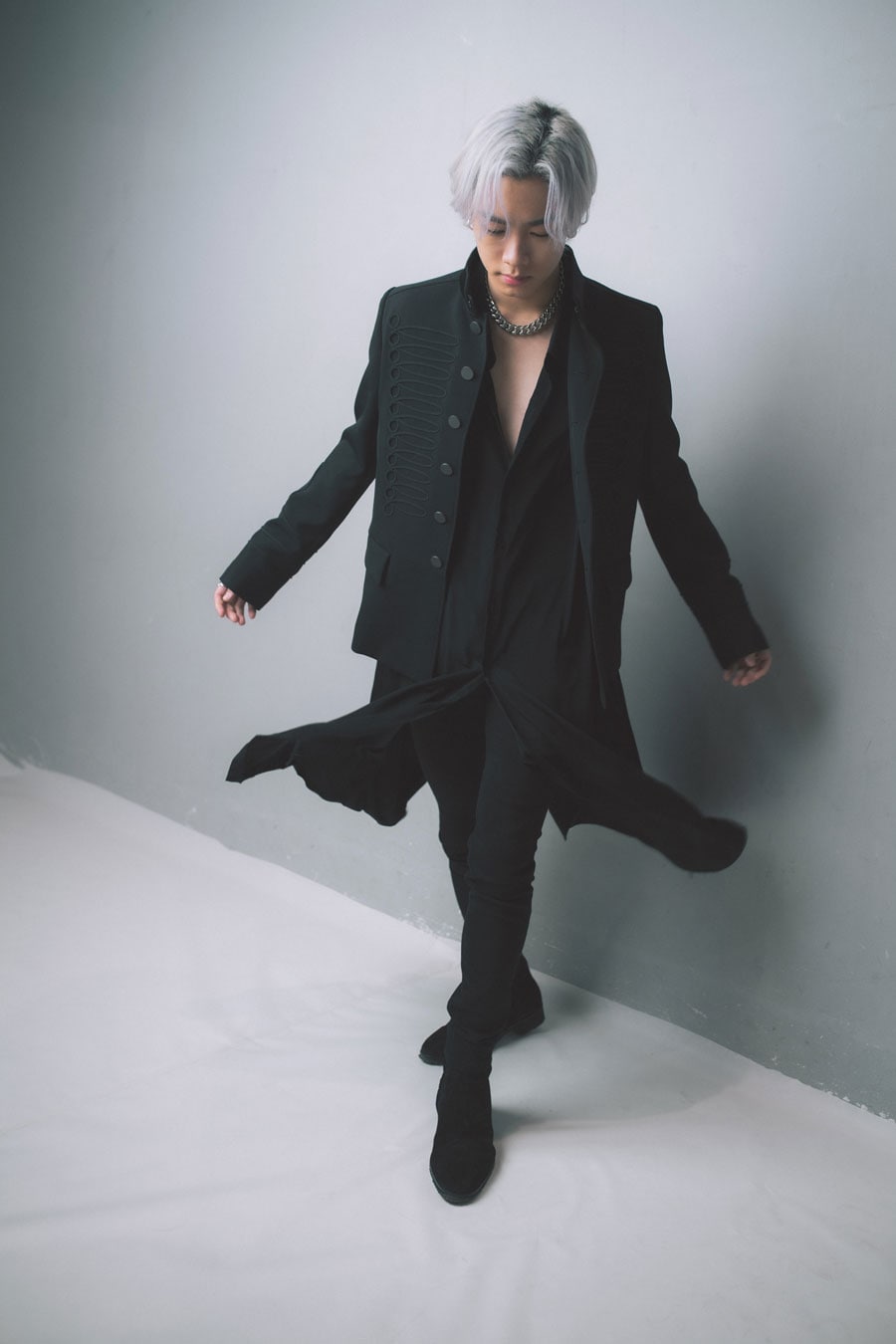 吉野北人 silver rain 黒衣装 クッション