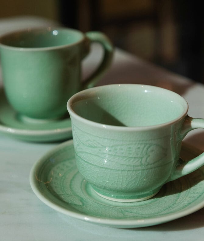 タイのハンドクラフトをたずねて進化した青磁「セラポット」の