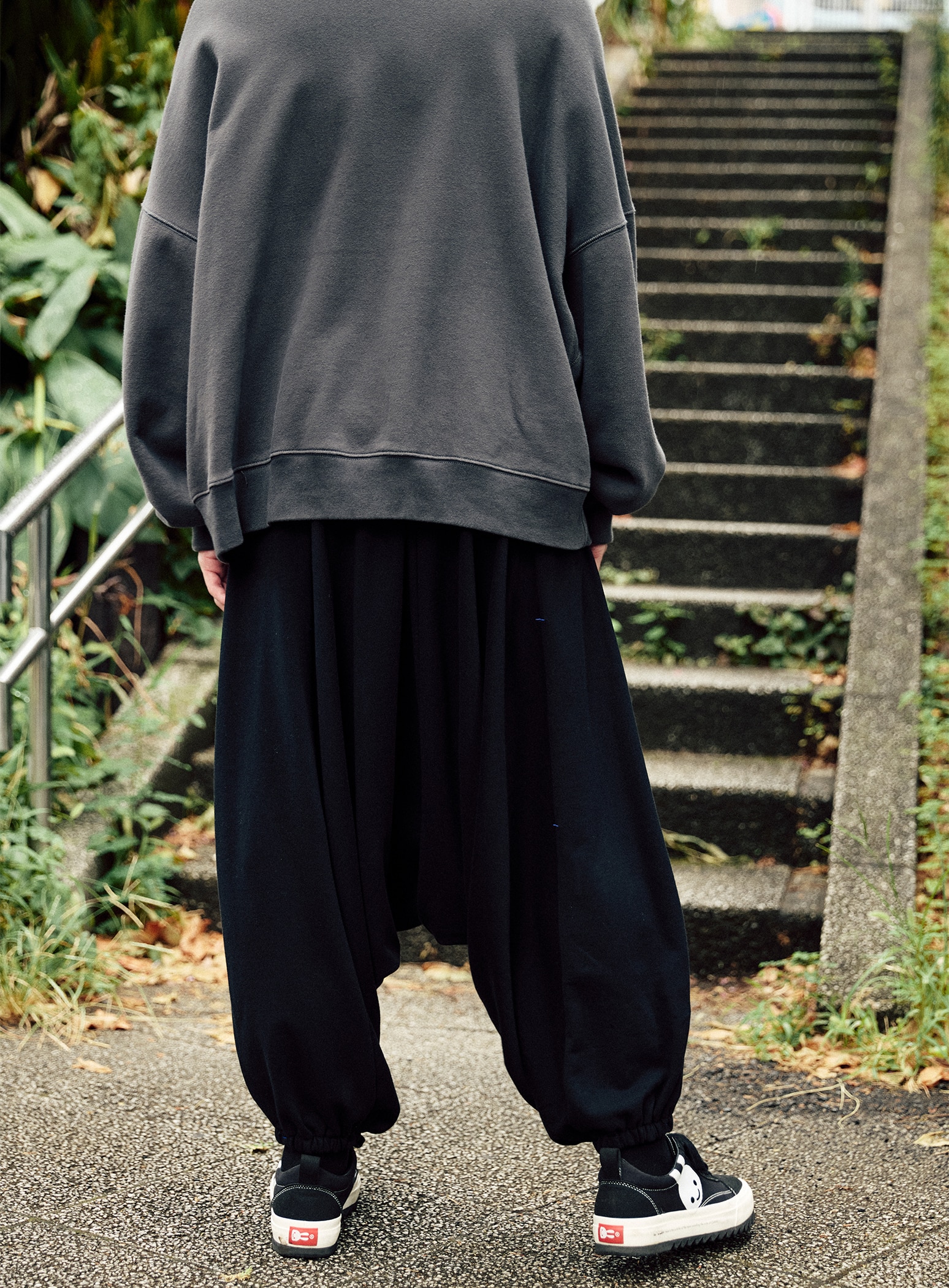 裏毛のペンギンパンツ｜ウサギがいる｜CUNE ONLINE STORE