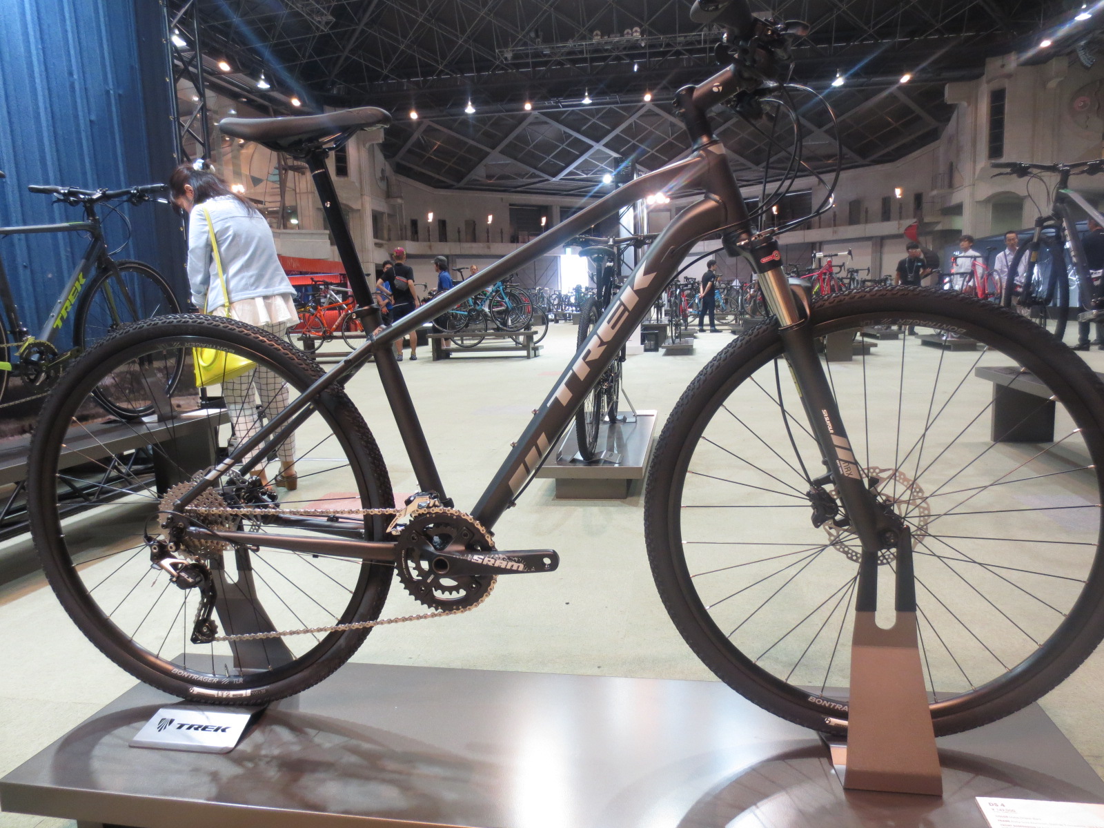 TREK2017年モデル FXS4 #クロスバイク シルバー TREK2017年モデル FXS4