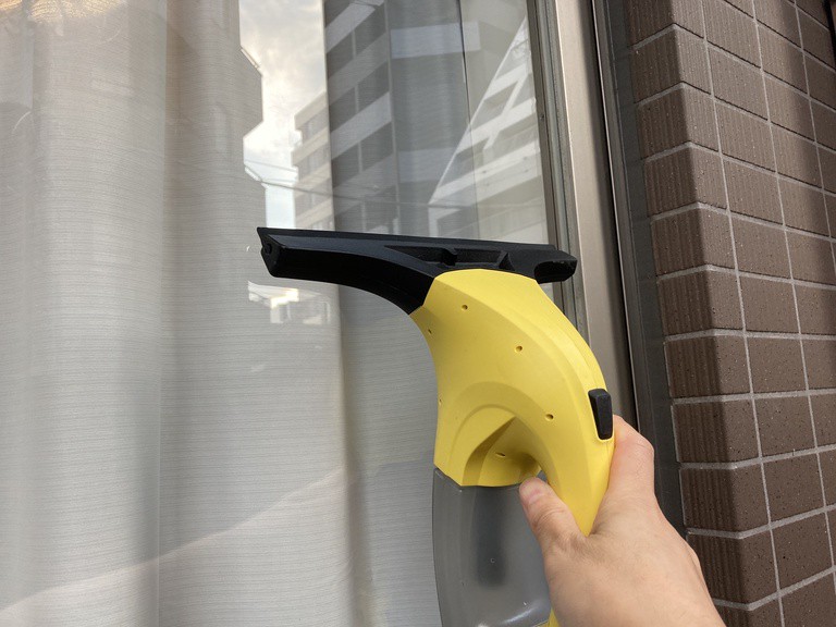 DCM DIY倶楽部.com | ケルヒャー 窓用バキュームクリーナーで窓掃除を