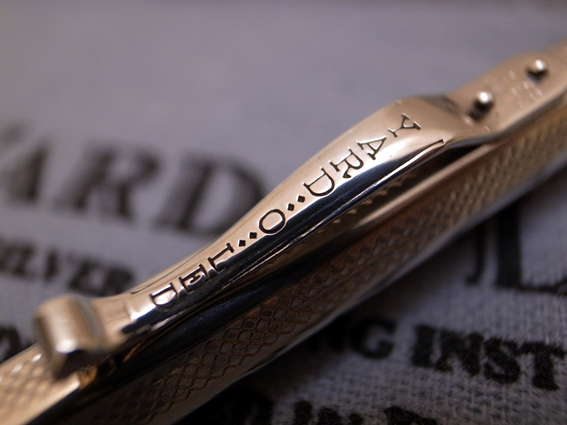 シルバーアクセのように人の目を引くヤード・オ・レッドの万年筆