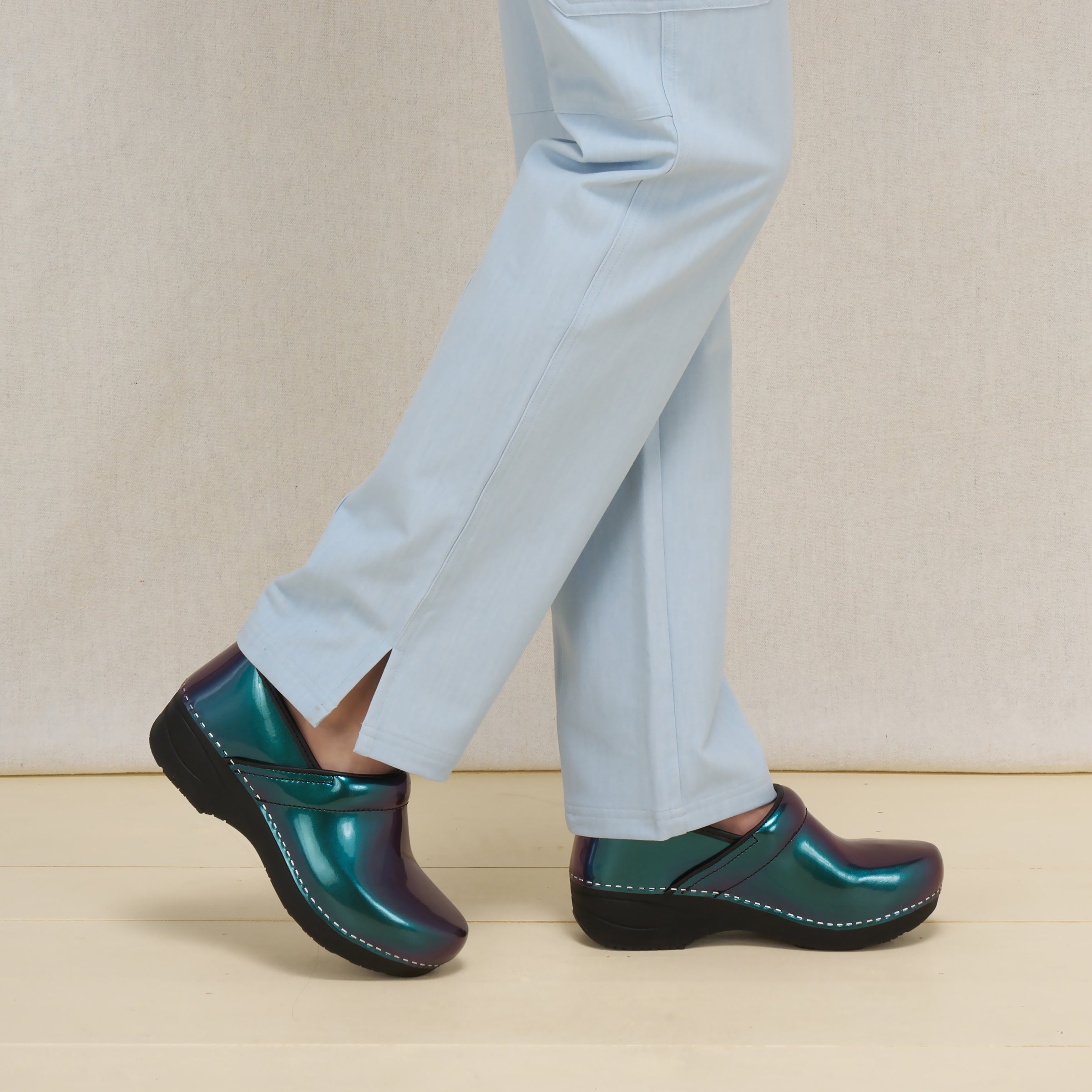 Wide XP 2.0 Chill Colorshift Patent – Dansko