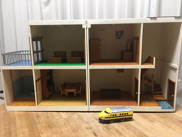 お祖父さんが作ったドールハウスが泣けるほど昭和の住宅だった
