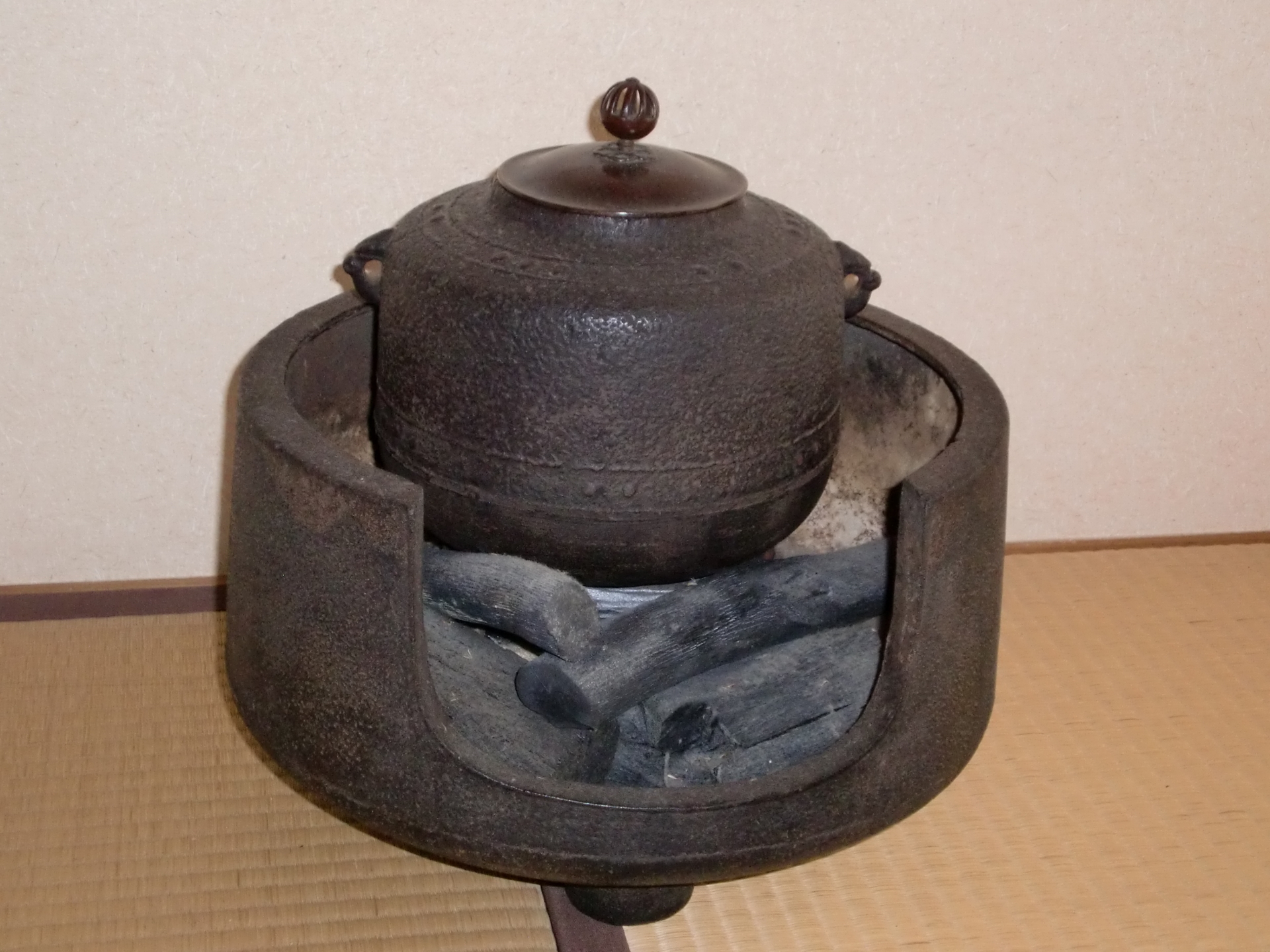 芦屋釜の茶道具は今も高額査定対象？由緒ある釜の真価と売却方法を解説