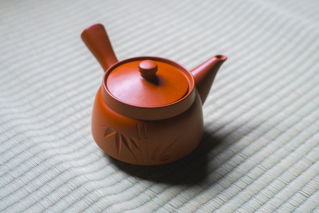 骨董としての朱泥焼の魅力と査定基準｜急須・茶器は特に高評価される？