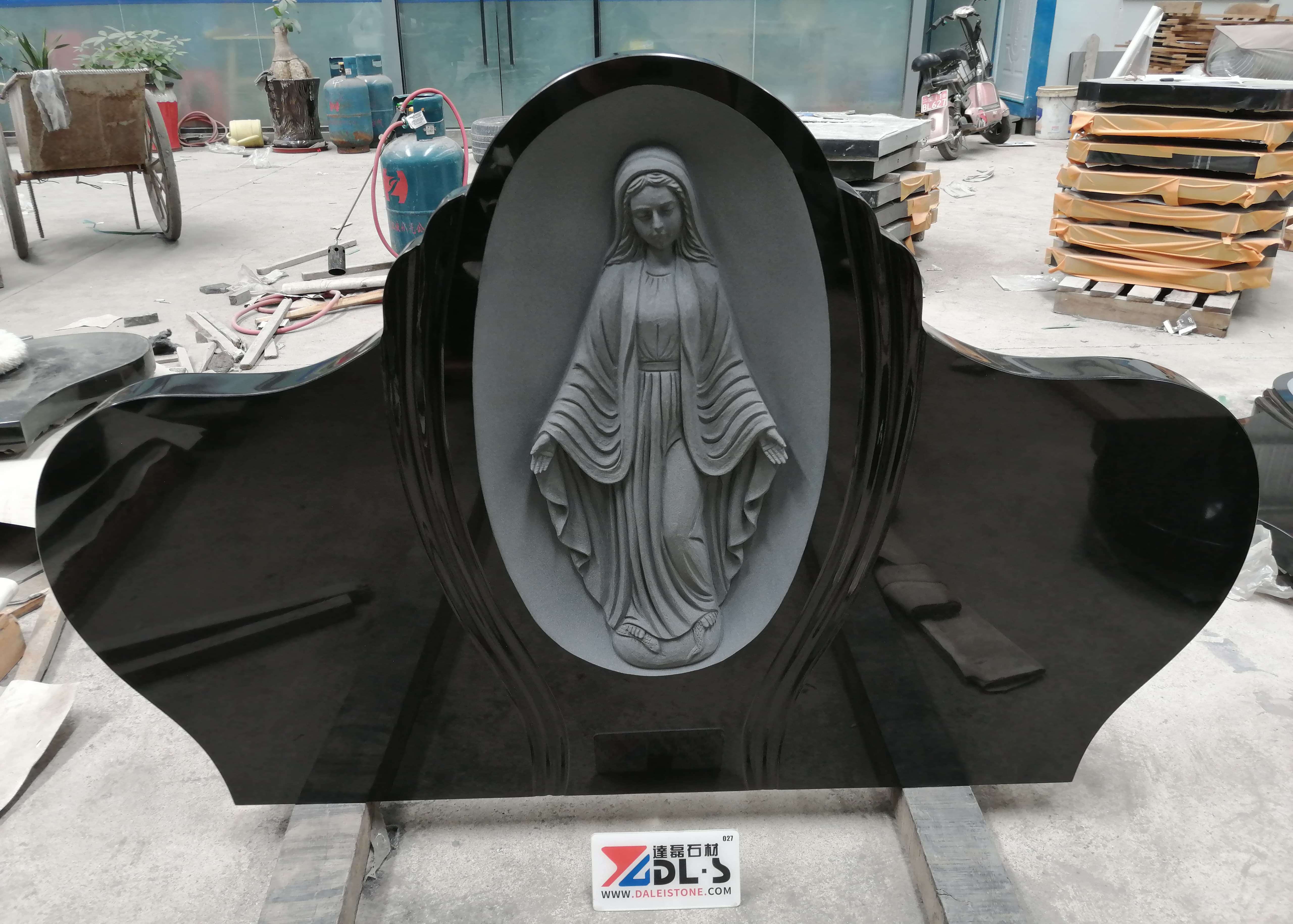 直立彫刻聖母マリア黒御影石モニュメント-中国専門墓石メーカー-DALEI