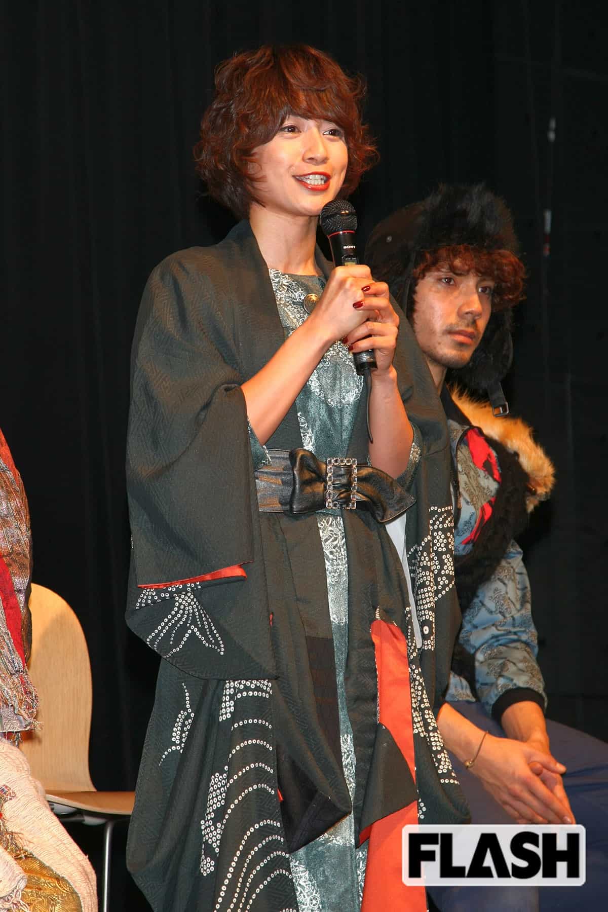 画像・写真5/21）【不倫疑惑】永野芽郁“ド派手”蛍光黄色ワンピで“涙の