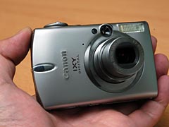 キヤノン、曲面デザイン採用の「IXY DIGITAL 600」