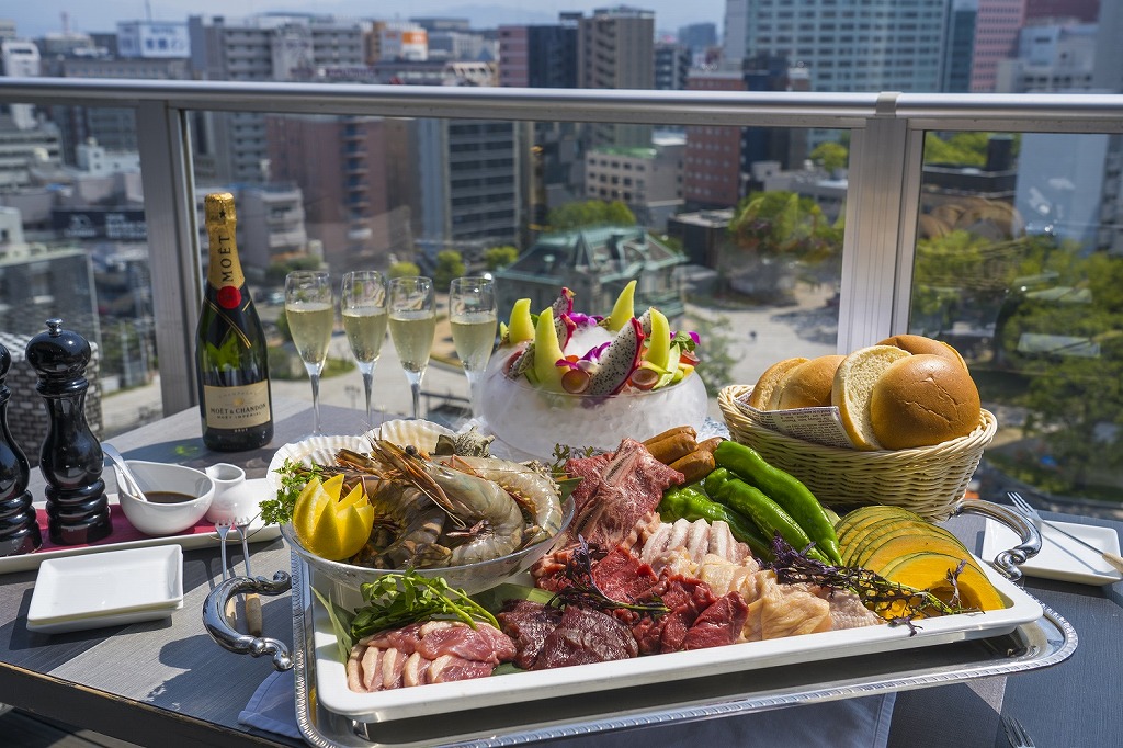 ビル最上階の天空テラスで楽しむ、大人のリュクスなBBQプラン登場