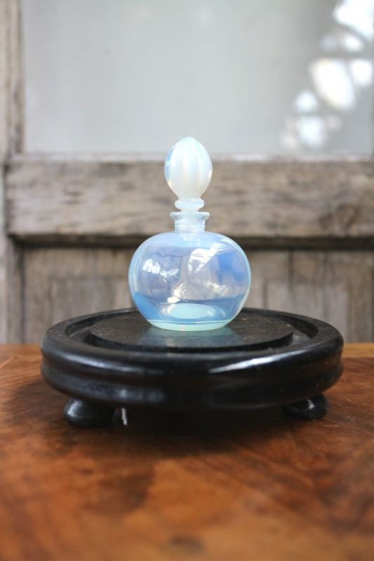 パフュームボトル オパールセント - フランスアンティークのお店
