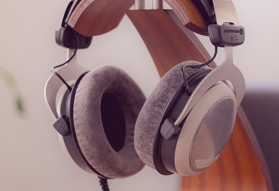 beyerdynamic DT 880 Edition: Premium hi-fi headphones, semi-open