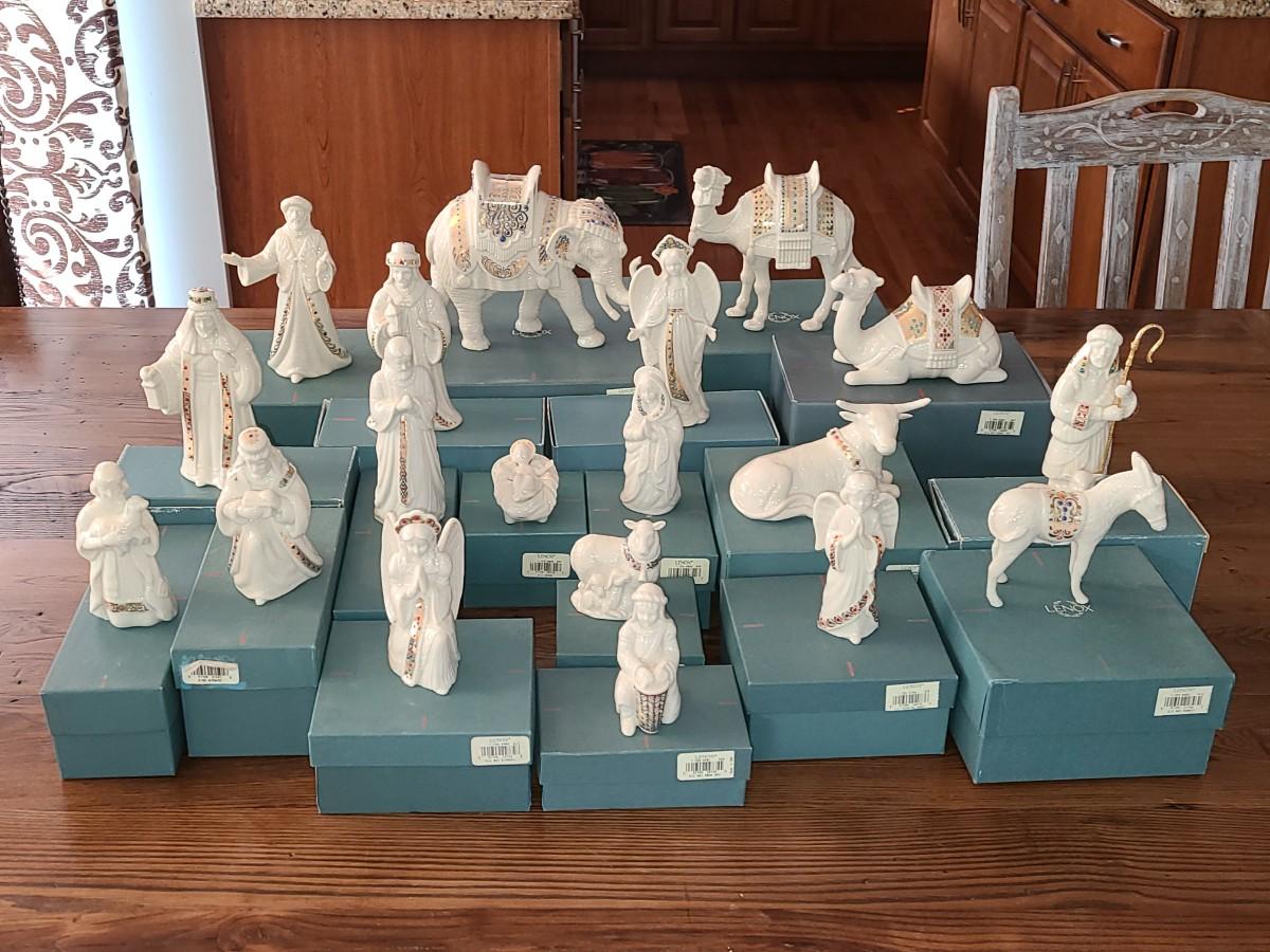 Lot 500: Vintage Lenox Jeweled Nativity Nineteen Piece Set