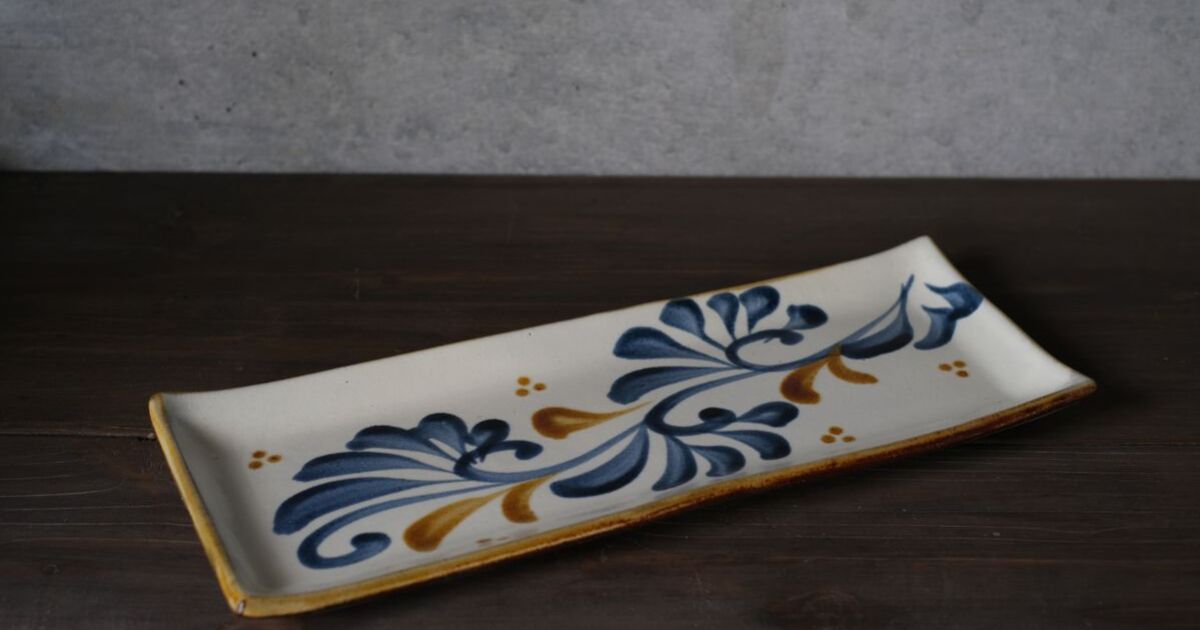 角皿 変形皿 金彩 色絵付け 印判 欠け 窯傷 花文様 ニュウ 歪み 【公式