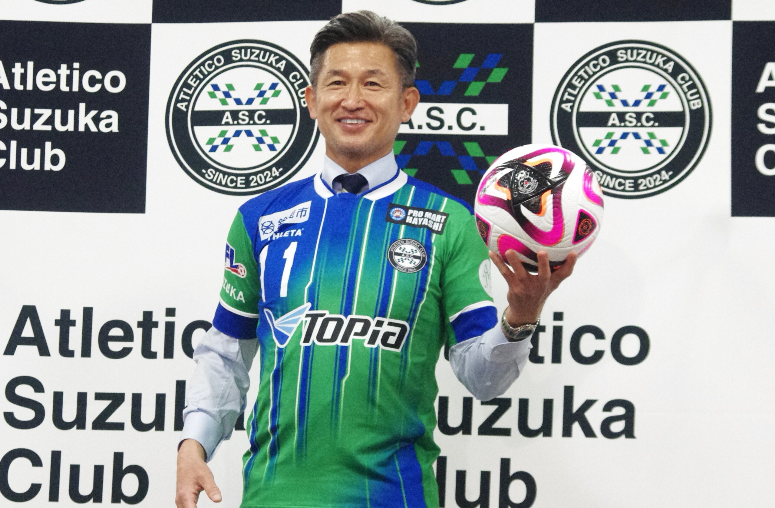 なぜ57歳の三浦カズは“命の危険”を覚悟の上で現役続行を決めたのか