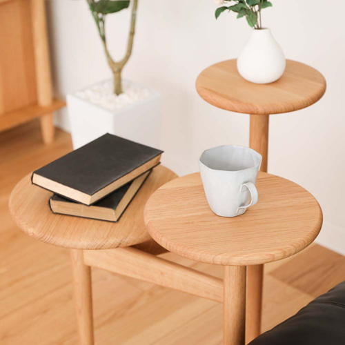 k527r121 彫刻細工が美しいサイドテーブル 木製 オリエンタルな雰囲気