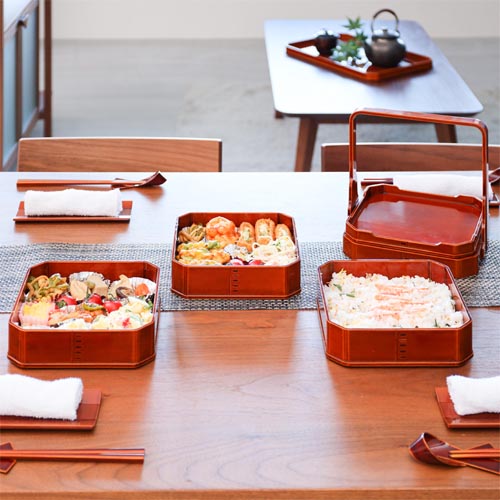 飛騨春慶 福壽漆器店 台付隅切三段重 伝統工芸品 木製 お重箱 | MUKU工房