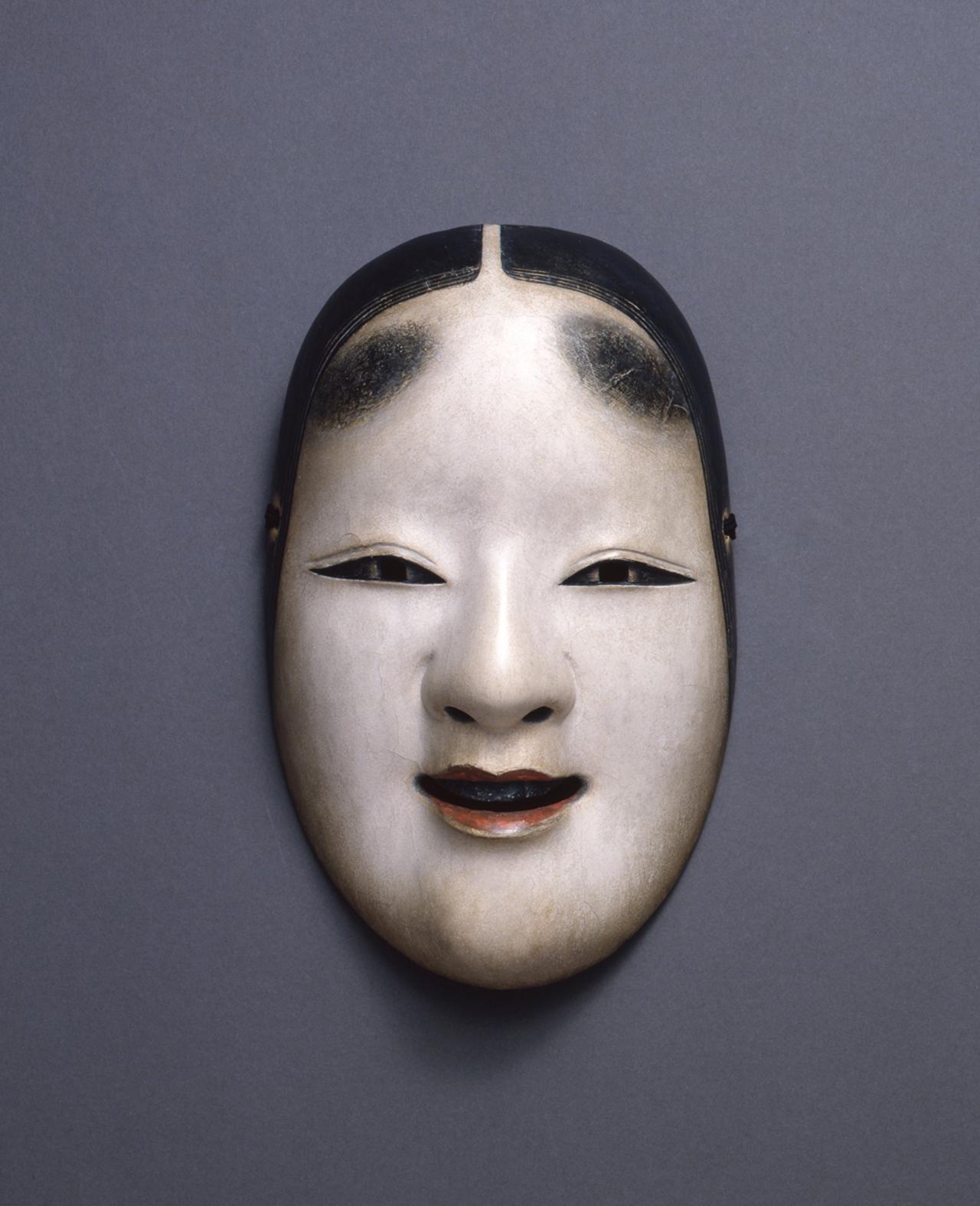 能面に誘われてーー。 能楽師がキュレーションする 幽玄なる能の装飾品