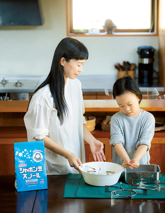 今年の汚れは今年のうちに。ぷるぷるの触感が楽しい「ゼリー石けん」で