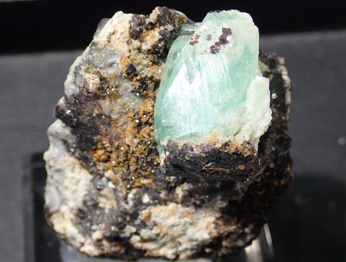 フォスフォフィライトってどんな宝石？入手する方法ってあるの？お値段