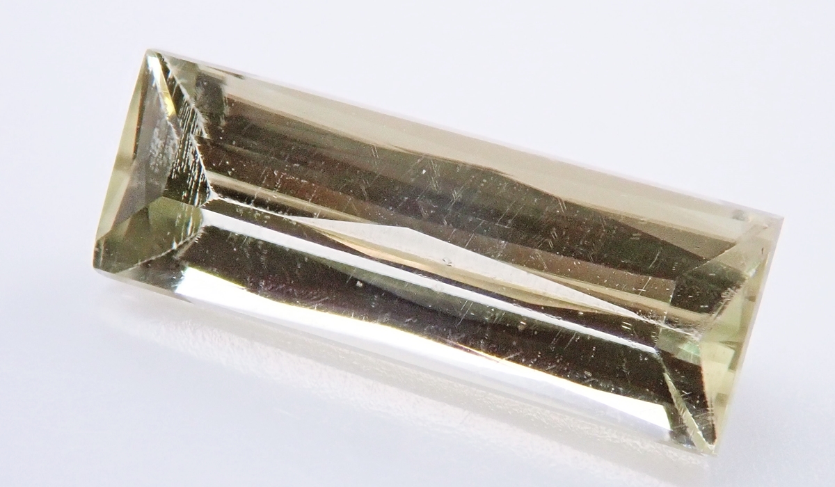 ダイアスポアとはどんな宝石？ズルタナイトとの違いとは？ | カラッツ