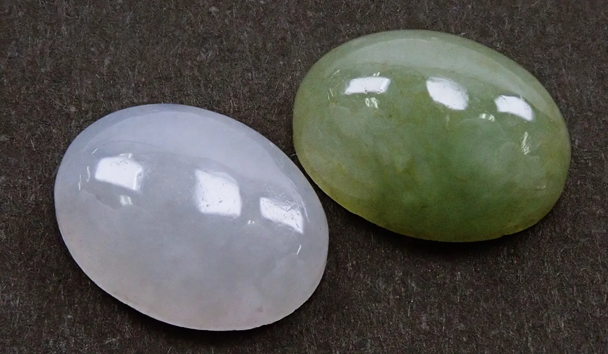 宝石翡翠（ヒスイ）｜ランク、選び方、ネフライトとの違いや見分け方