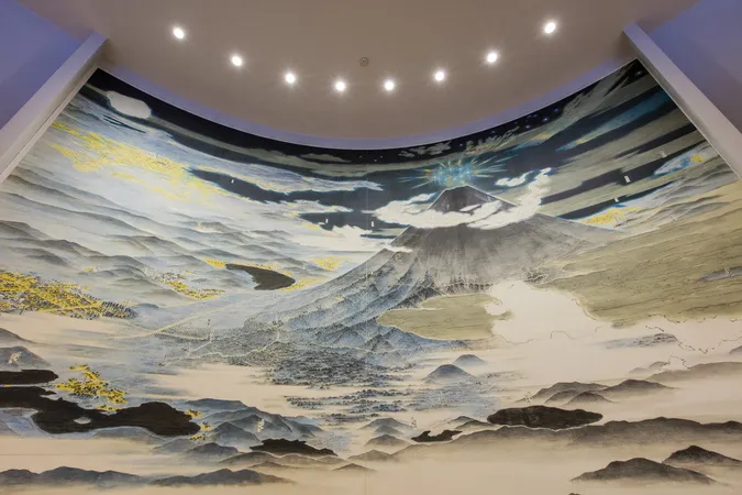 空飛ぶ前衛抽象画家の糸川裕志のポップアートの富士山曼荼羅の中