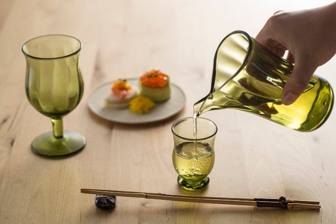 日々の暮らしを涼やかに彩るガラス。伝統工芸品「津軽びいどろ」の