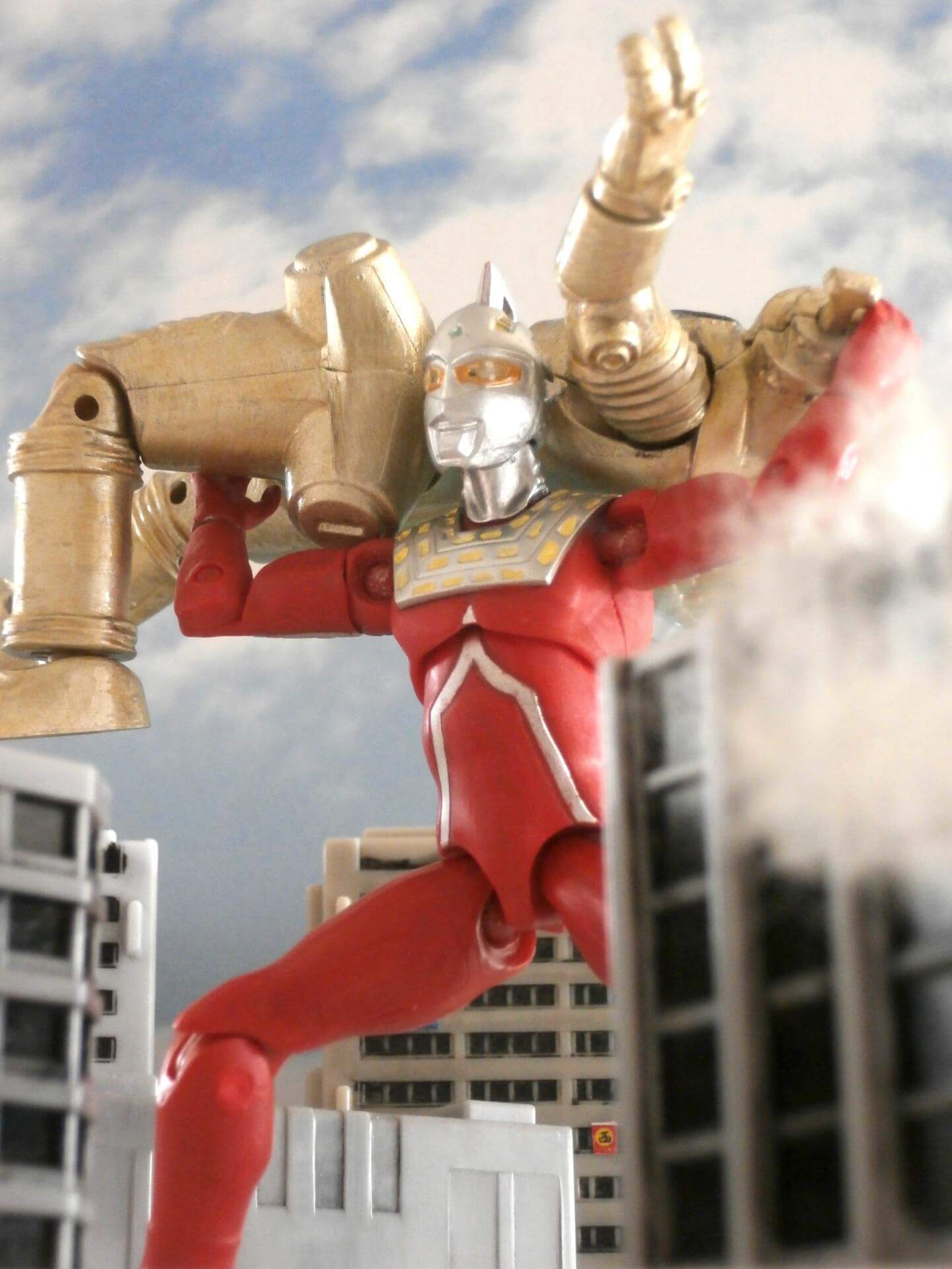 ウルトラセブン vs キングジョー！ | バンダイによる、遊びと学びの