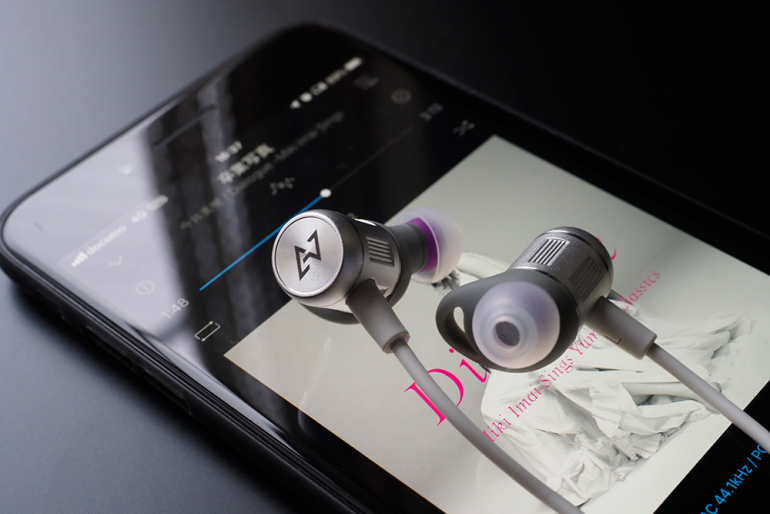 手軽に高音質が楽しめるAVIOTのBluetoothイヤホン「WE-BD21d」「TE