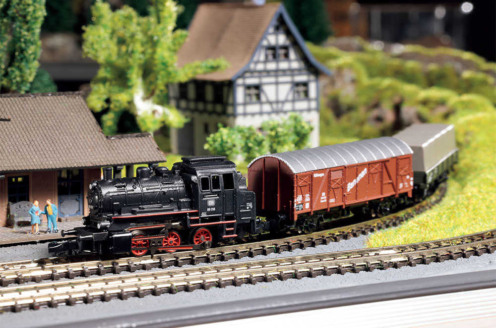 メルクリンZゲージ スターターセットS+E、+貨車2両▪︎特急電気機関