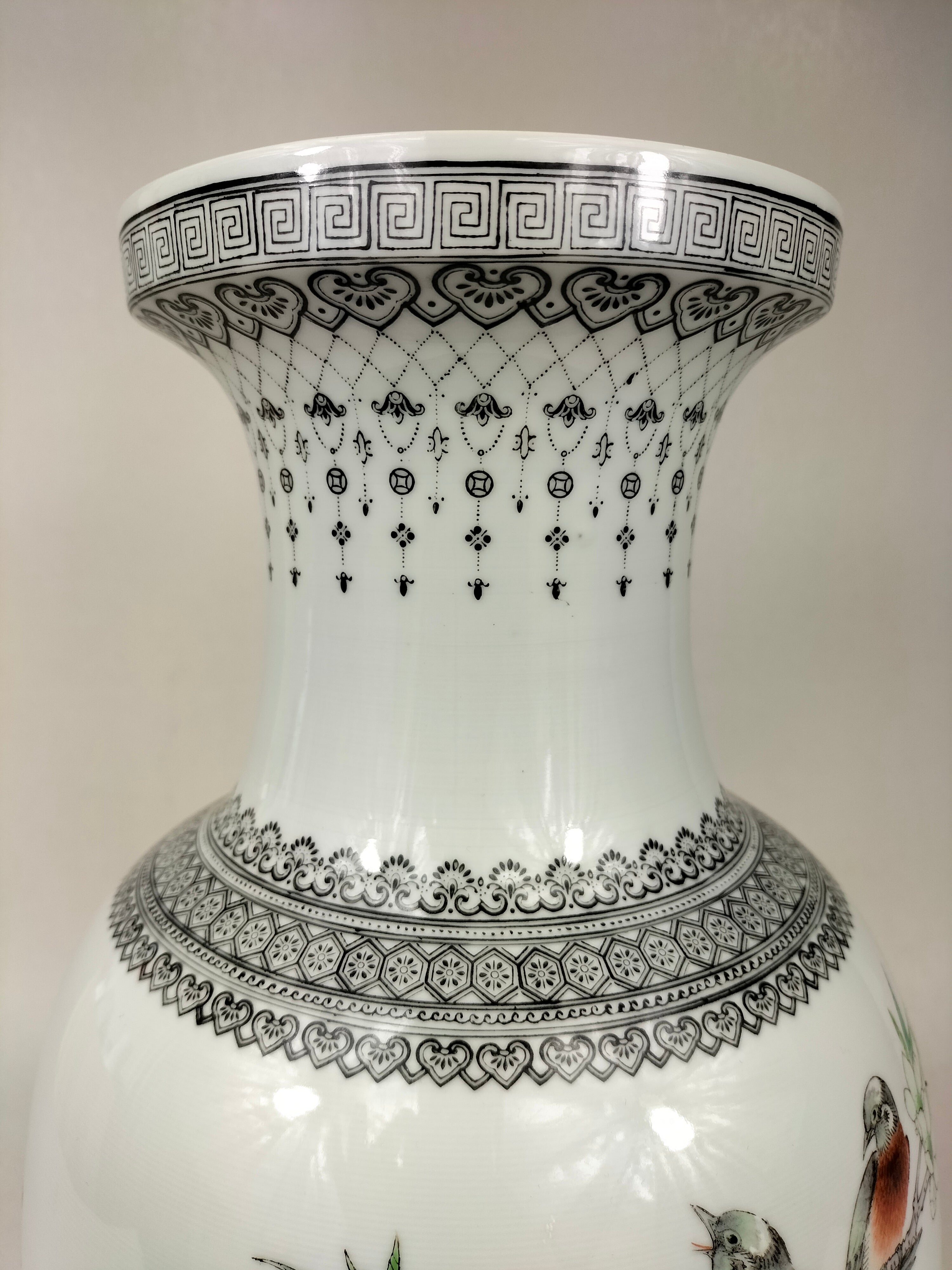 中国粉彩花鸟纹花瓶// 景德镇- 乾隆款- 20 世纪– Diddenantiques