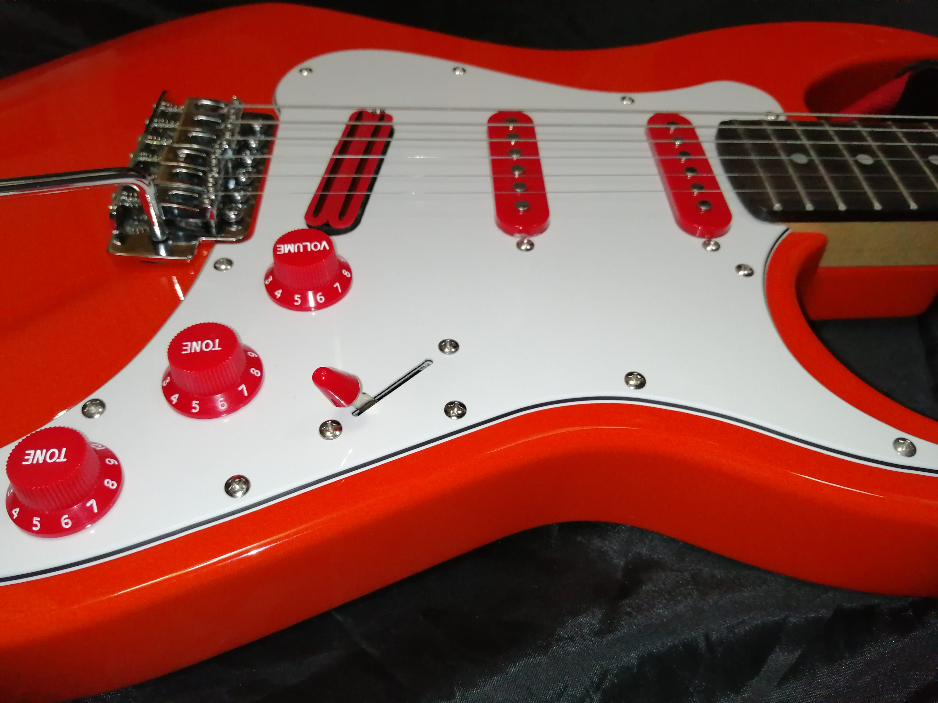 ダブルコイルピックアップ用ギターピックガードアクセサリー(Red