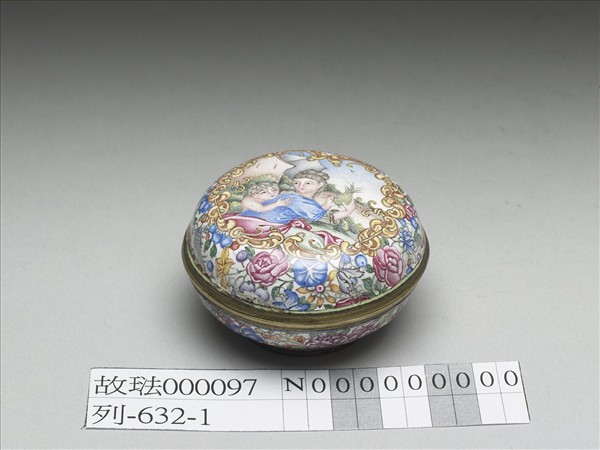 銅胎畫琺瑯西洋母子圖盒- 故宮