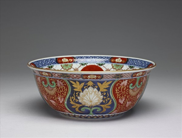 清乾隆粉彩大盤- 故宮