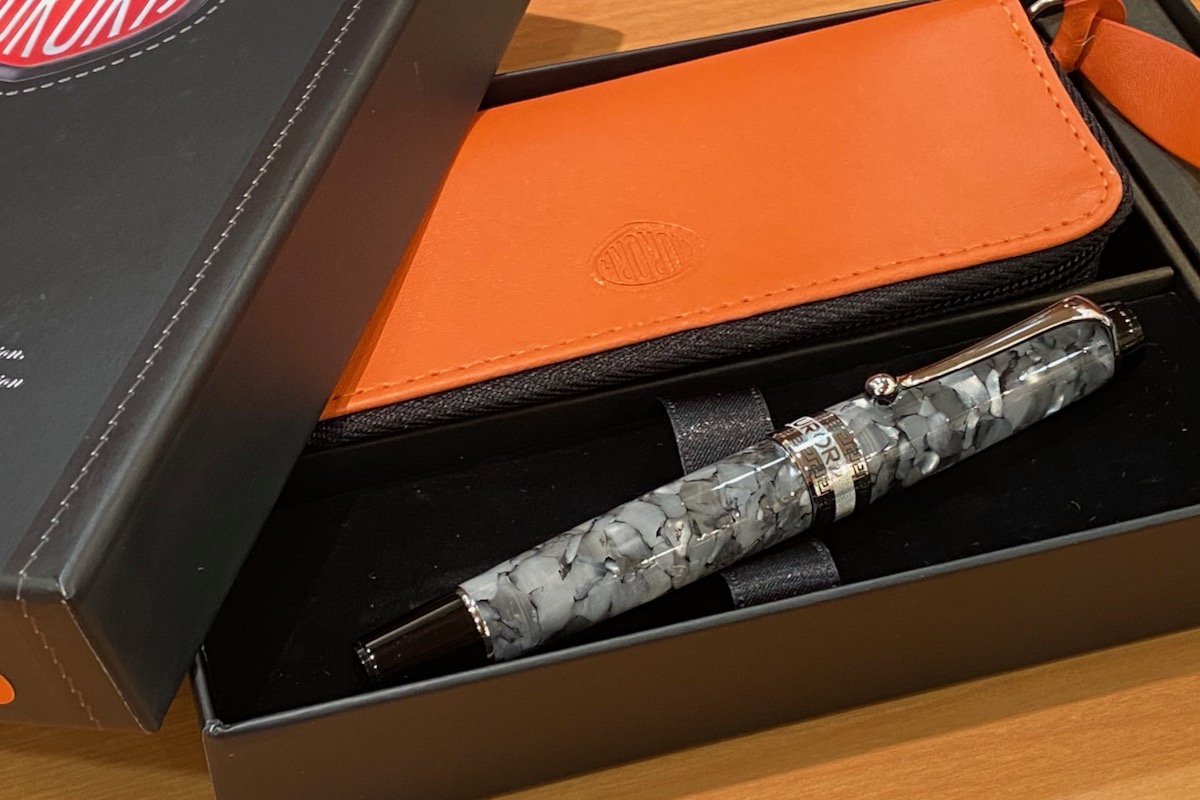 アウロラオプティマ】ボディが美しすぎる上に実用的な書き味に惚れ込む