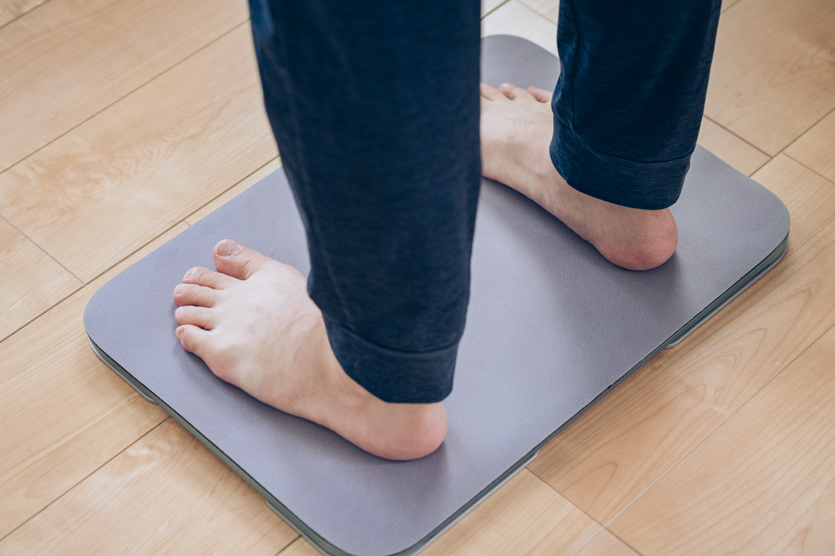 お風呂上がりに乗るだけで体重管理が続けられる魔法のバスマット