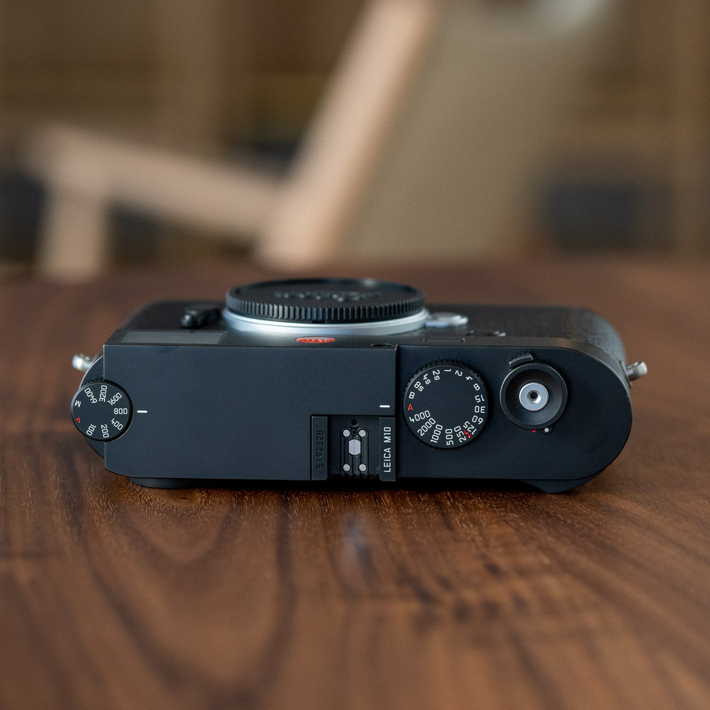 M10-P ボディ + 純正サムレスト 予備バッテリー付属 ライカに