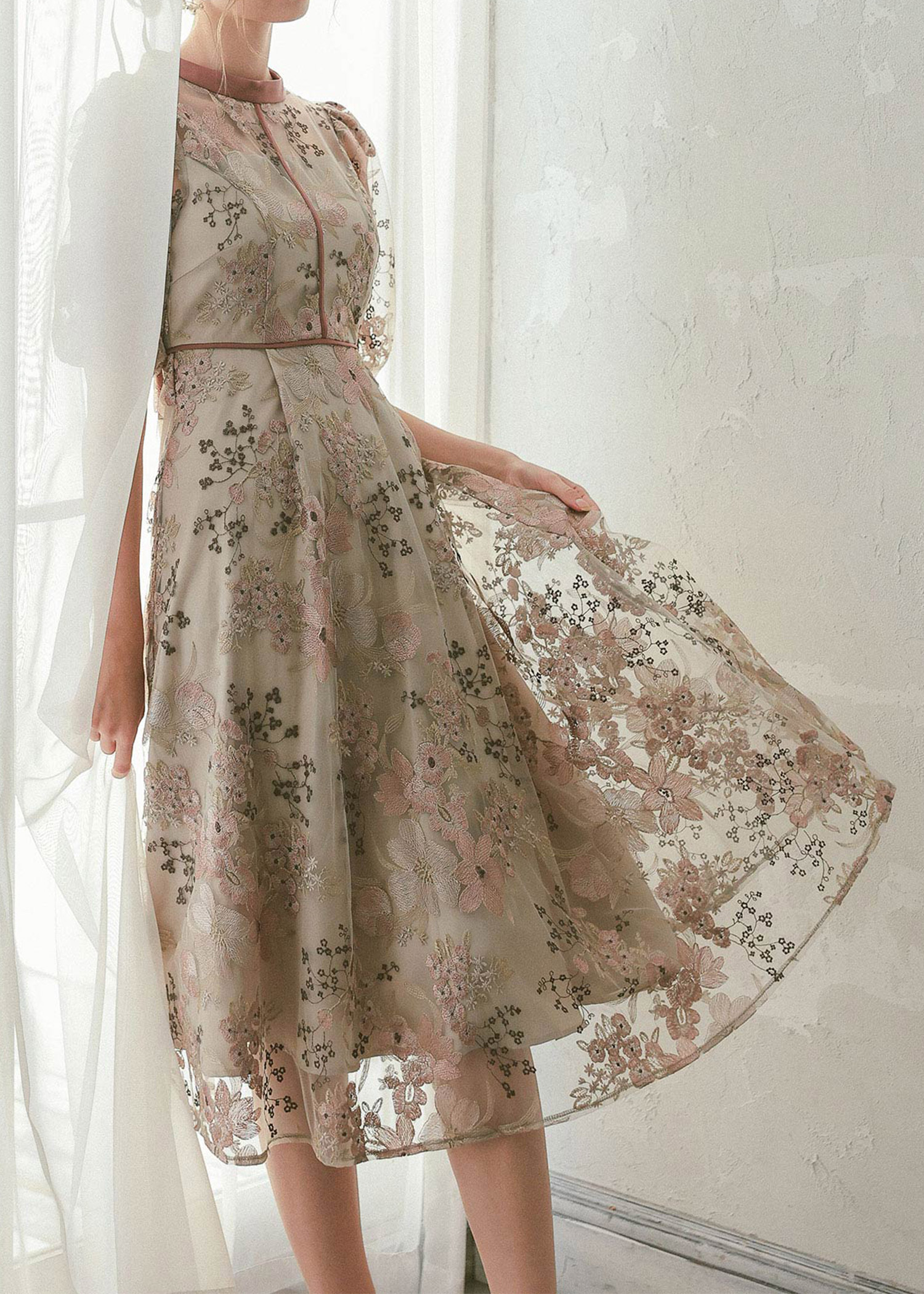 フラワーエンブロイダリードレス|DorryDoll