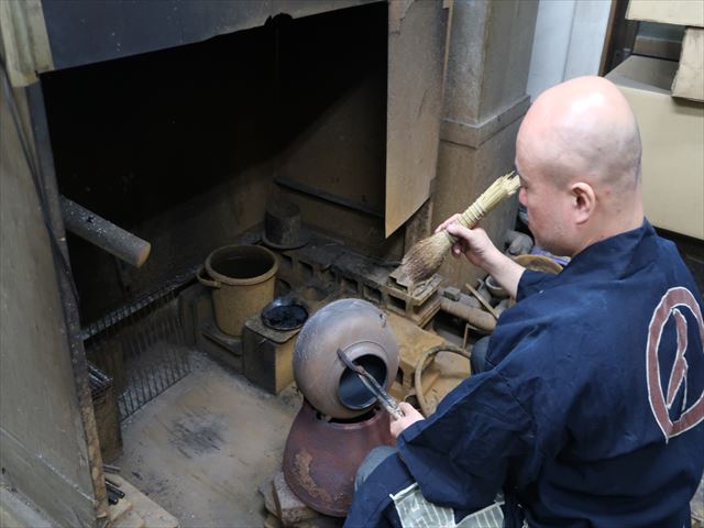 京都 雲色堂【正規店】 伝統的な製造法で最高級の京都鉄瓶を制作する鉄瓶屋