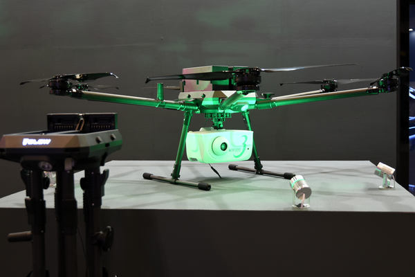 新型のハイブリッドドローンと軽量グリーンレーザーで測量業務の常識は
