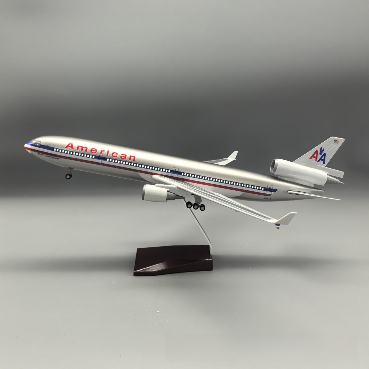 MD-11 American Airlines 1:130 – 47 cm / 18.5 in – ABS Resin