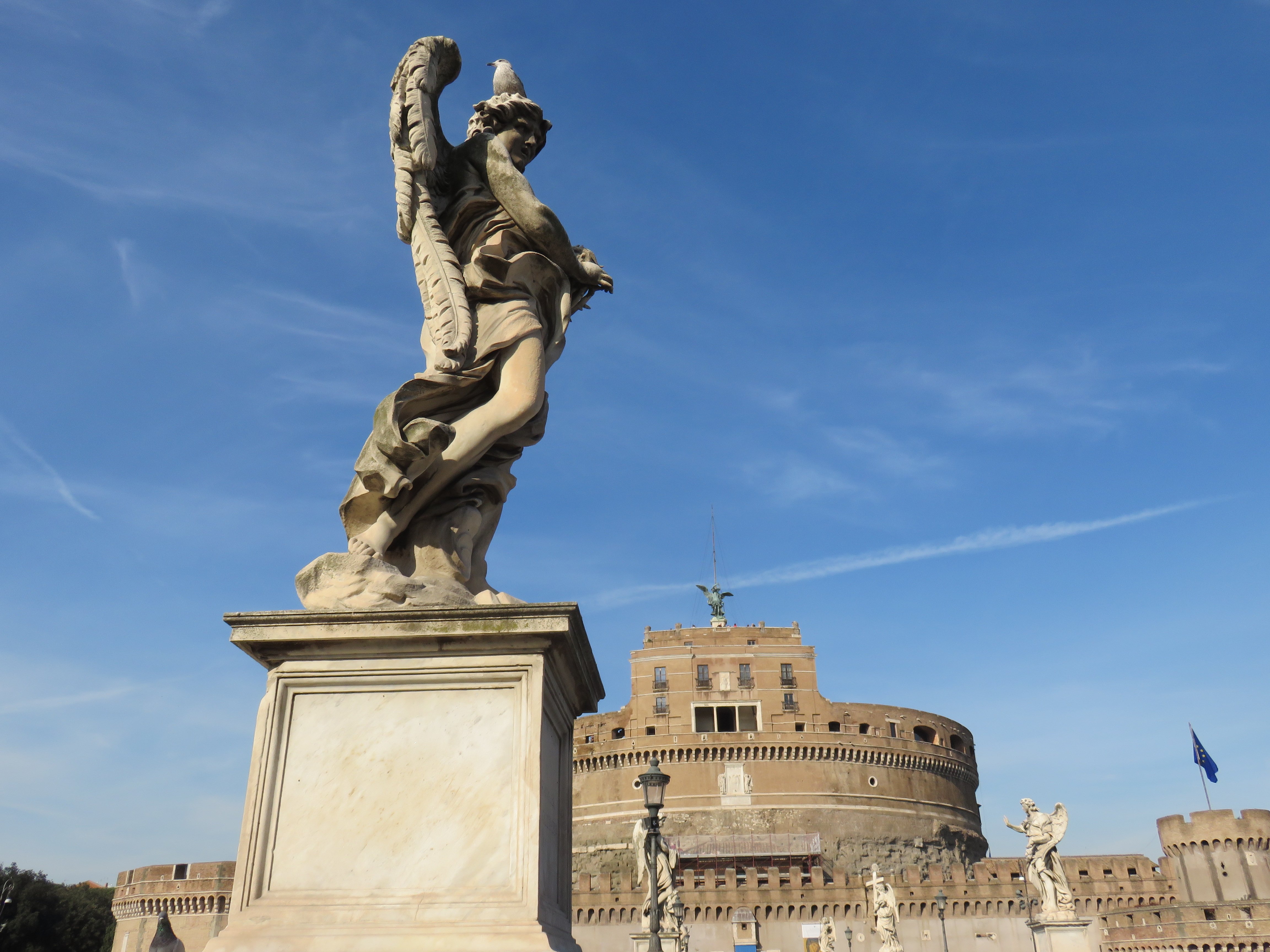 世界で最も小さい独立国 ローマ教皇庁 (バチカン) 剣を持った大天使