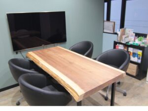 奈良県産・吉野杉の一枚板テーブル納品実績 | エコロキア