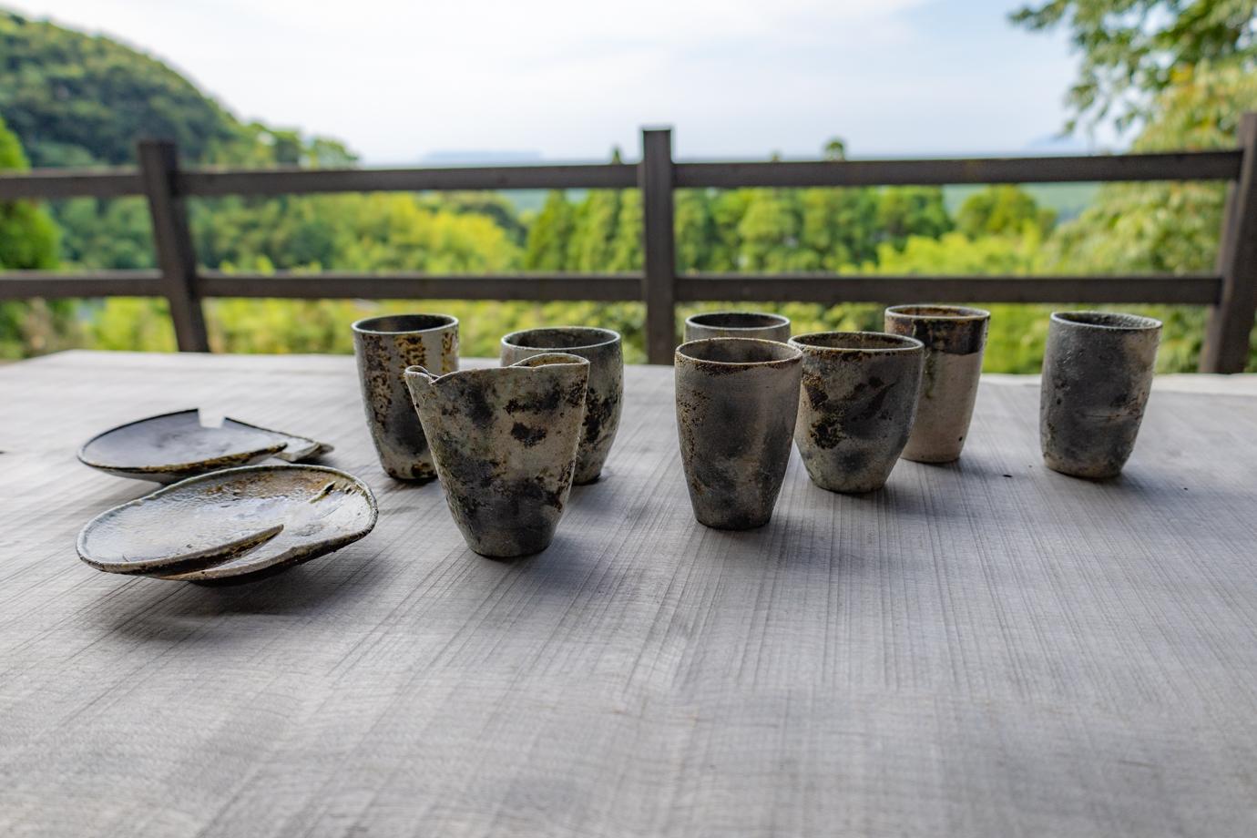 大人の休日。唐津焼の絵付け・薪窯作り・焼成、お持ち帰りまで一日で