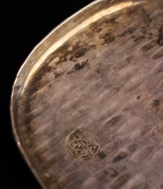 三世秦蔵六造小判型銀打出 急須盆/香盆 K147｜骨董店 のびる 古美術