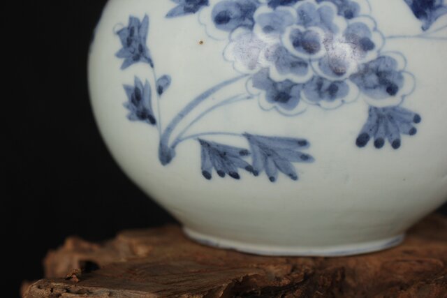 李朝染め付け牡丹文様小丸壺/分院窯