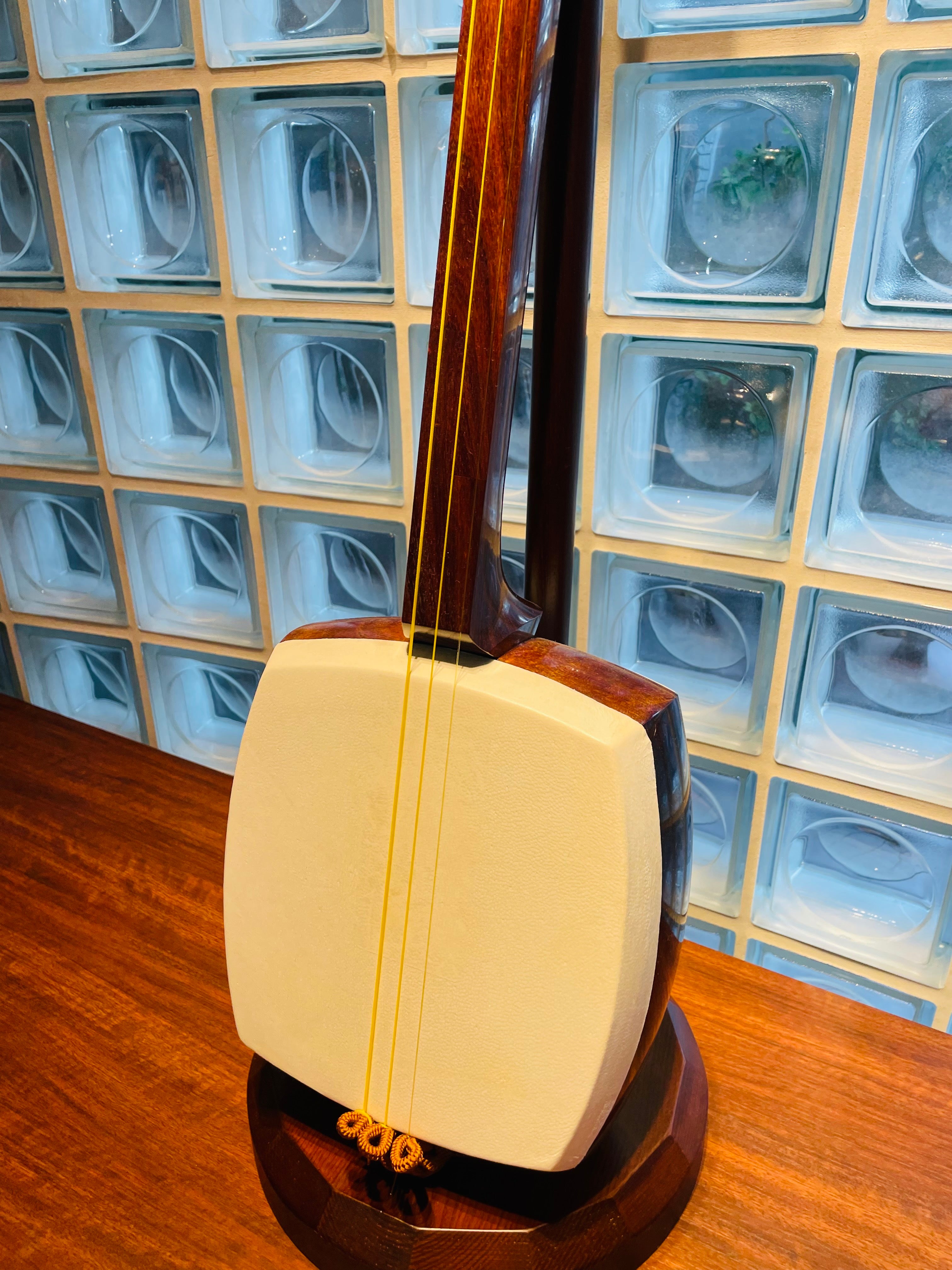 紅木津軽三味線（植林材） ¥198,000 – SEION