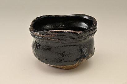 ♥美濃焼♥ 沓形 茶碗 織部黒 瀬戸黒 引出黒 桐箱付き 骨董 古玩 黒